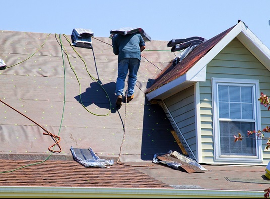 roofers working